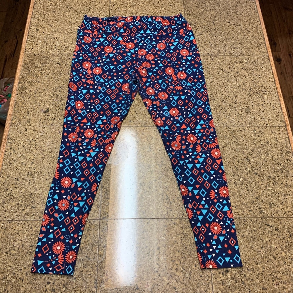 LuLaRoe Leggings - TC - Triangles & Flowers